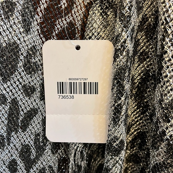 Animal print black gray and silver Ruana with fringe NWT - Picture 6 of 7